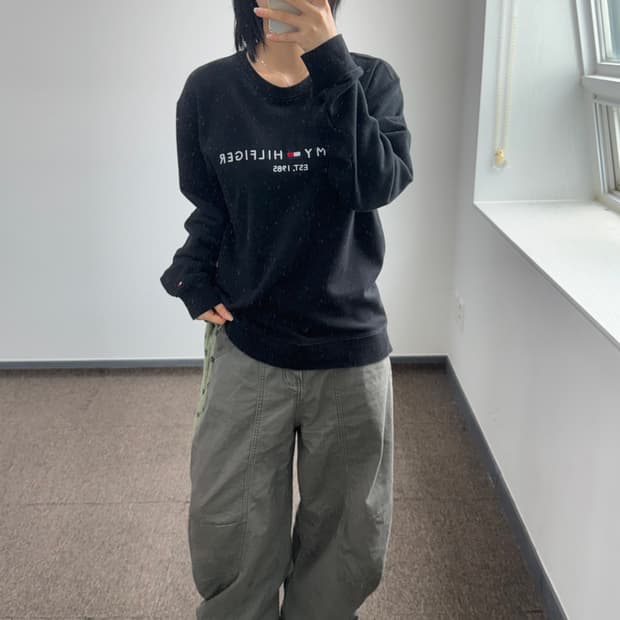 Tommy Hilfiger 타미힐피거 스펠아웃 로고 블랙 맨투맨