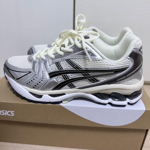 젤카야노14 크림블랙 250사이즈(반업-255)