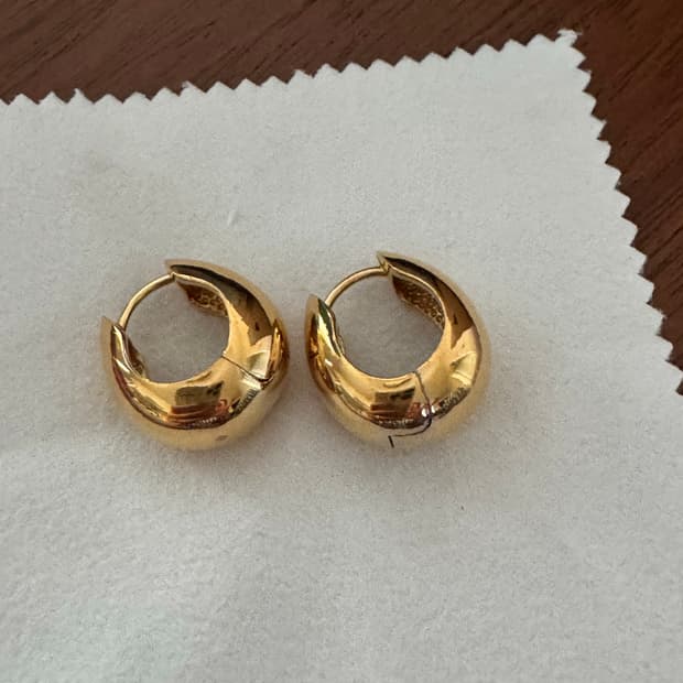 소피부하이 골드 후프 이어링