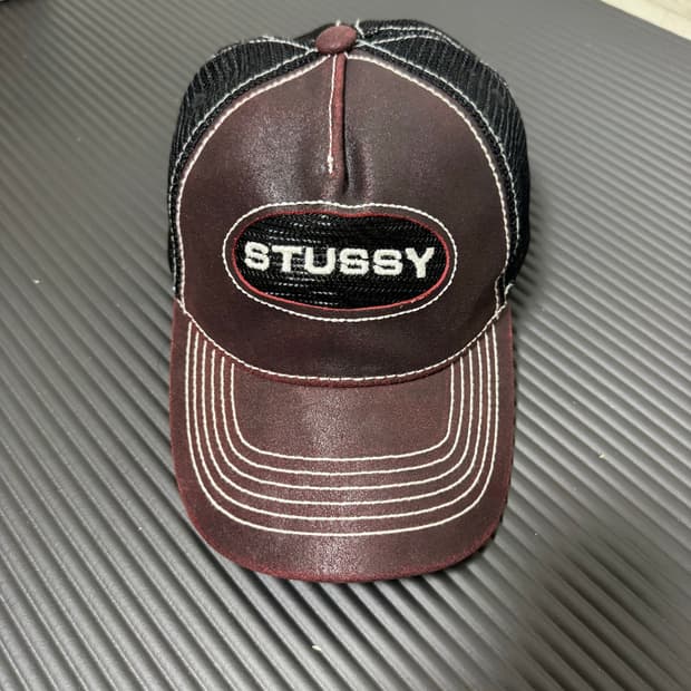 스투시 로우 프로 트러커 컷아웃 레더 스냅백 와인