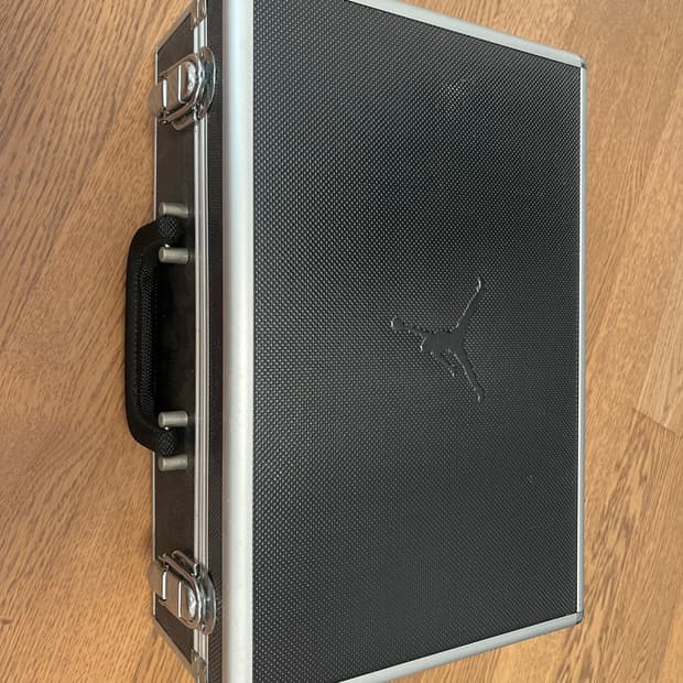 조던 17 수케이스