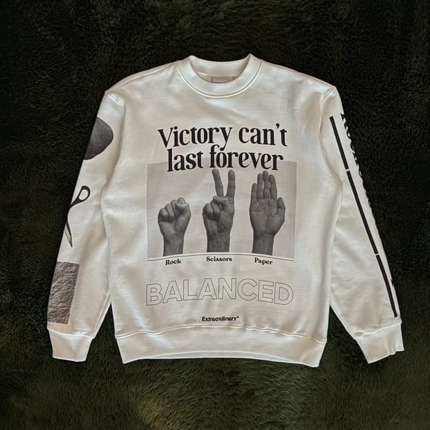 [L] 엑스트라오디너리 RSF 그래픽 릴렉스 핏 스웻셔츠 화이트