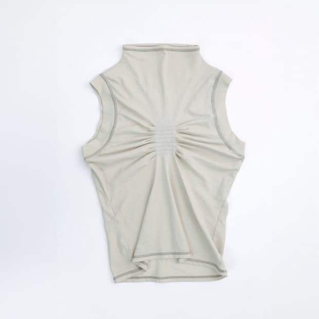 Pintuck highneck top (yellow beige) 구해요