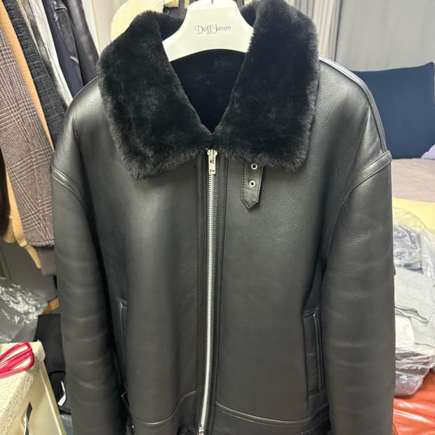 도프제이슨 오버사이즈 리얼 무스탕 블랙 L사이즈 팔아요.