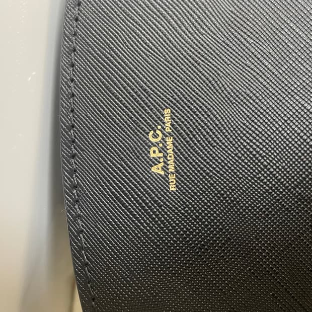 [깨끗]아페쎄 정품 사피아노가죽 하프문 데미룬 블랙 숄더백 크로스백 겸용