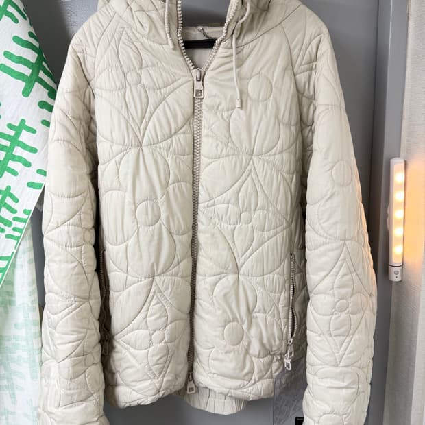 루이비통 플라워 아이보리 퀄팅 자켓