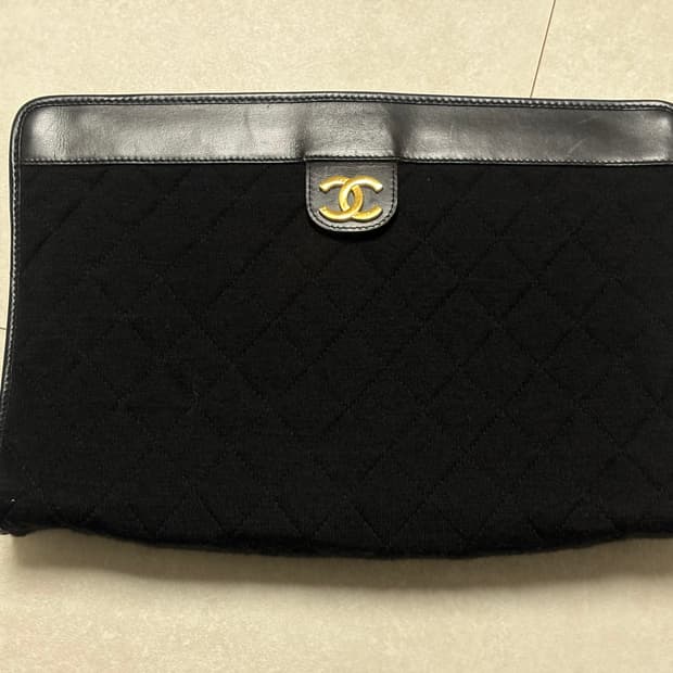 샤넬 블랙 퀼팅 클러치