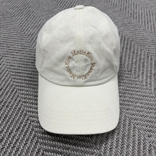 마뗑킴 자수 그래픽 볼캡 v3131