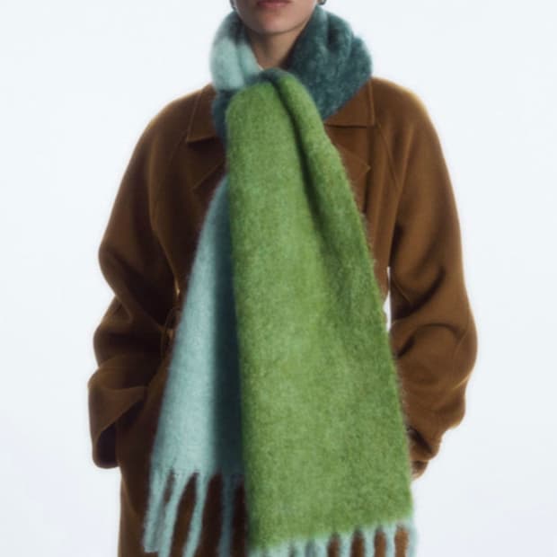 cos 코스 오버사이즈 모헤어 블렌드 머플러 다크 더콰이즈