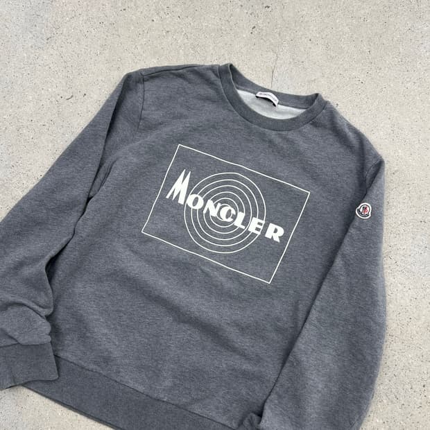 몽클레어 와펜 빅로고 그레이 맨투맨