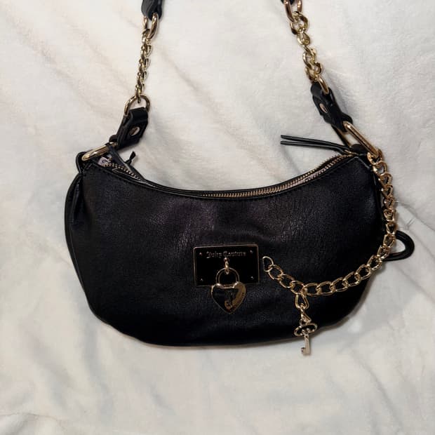 쥬시꾸뛰르 신상 블랙 레더 하트 로켓 체인 숄더백 갸루 빈티지