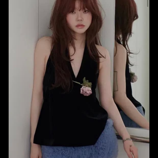 프레클 벨벳 플레어 홀터넥 탑