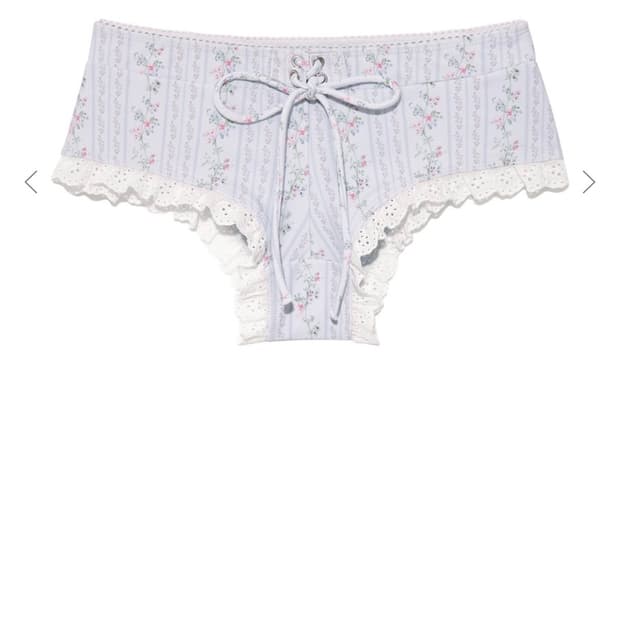 (구해요) glowny frill booty shorts