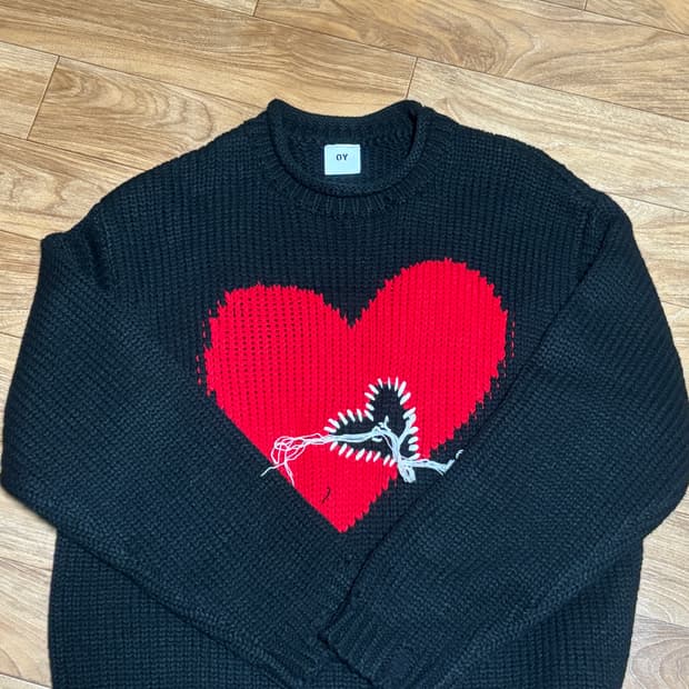HEART STITCH DESTROYED KNIT - BLACK