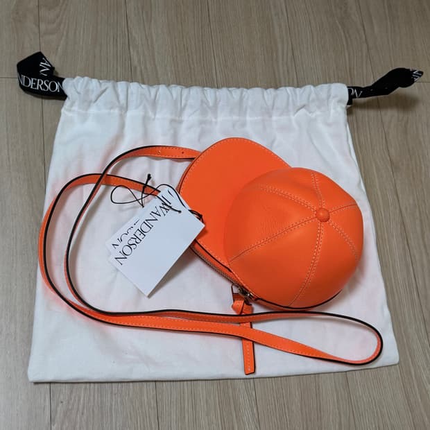 JW 앤더슨 볼캡백 미디 (새상품급)