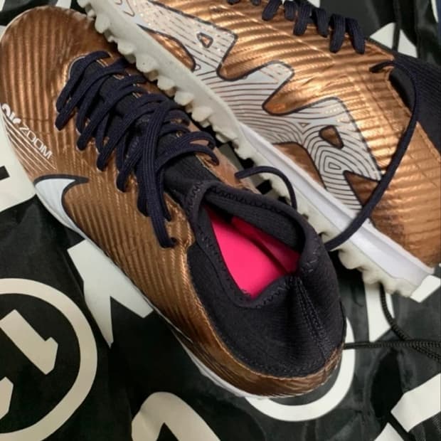 나이키 줌 머큐리얼 슈퍼플라이9 아카데미 TF 풋살화(240)