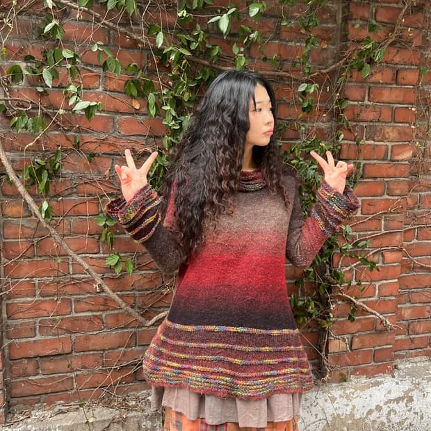 레드 히피 무드 하이넥 니트