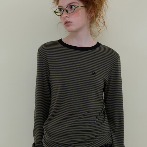 노컨텐츠 파인 스트라이프 티셔츠 카키