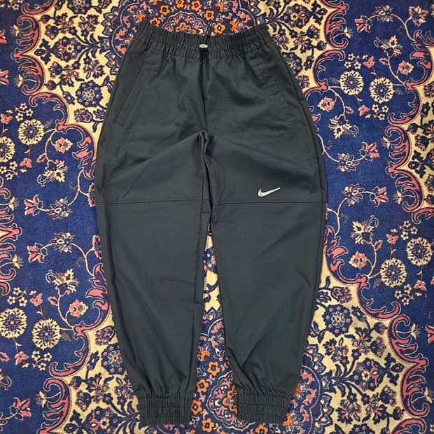 나이키(Nike) 볼드 스우시 하이라이져 나일론 조거팬츠