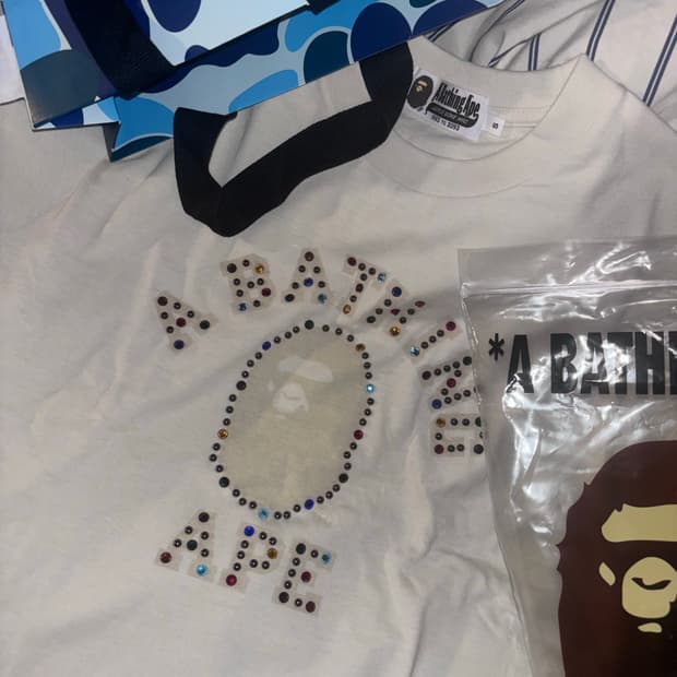 베이프 비즈 반팔티 사이즈S 새상품