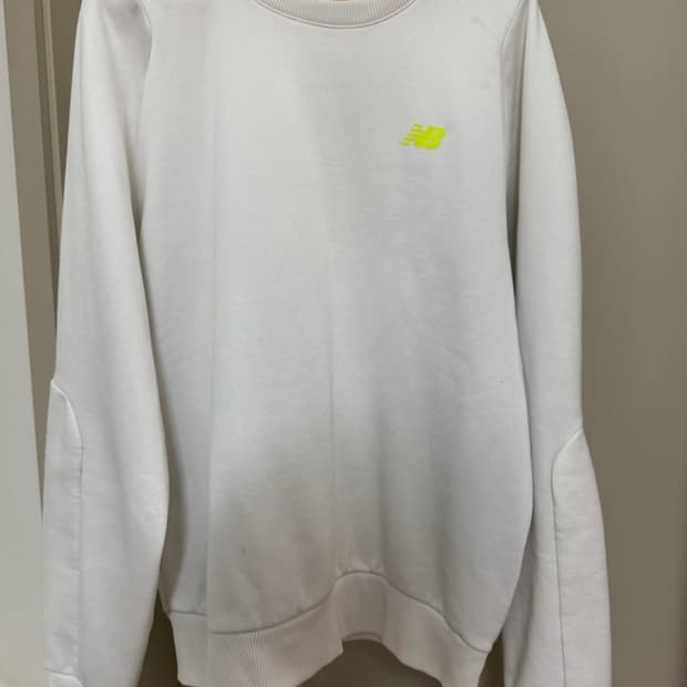 NB뉴발란스 기모 맨투맨 형광로고