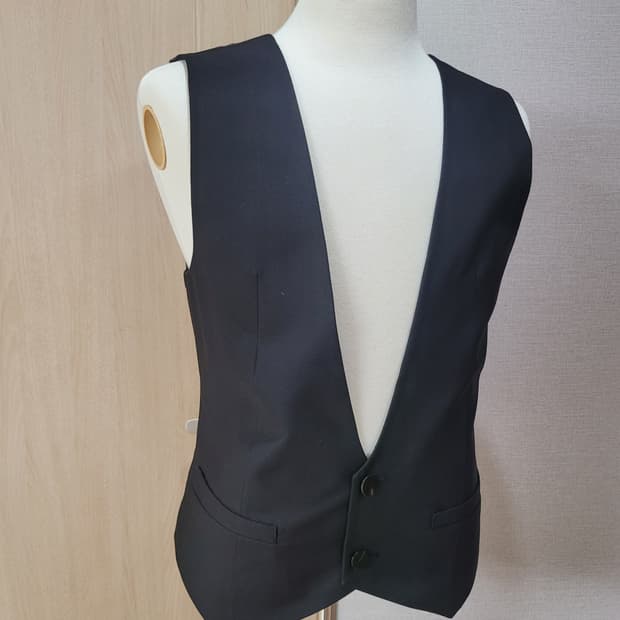 테이트 TATE 남자 투버튼 조끼 100 블랙