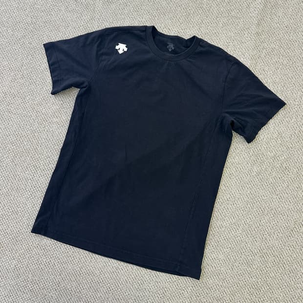 100 데상트 기능성 터프 반팔티 0413D