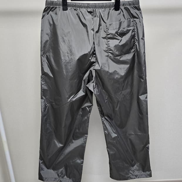 24ss 프라다 나일론 삼각 로고 팬츠 바지 m사이즈 판매