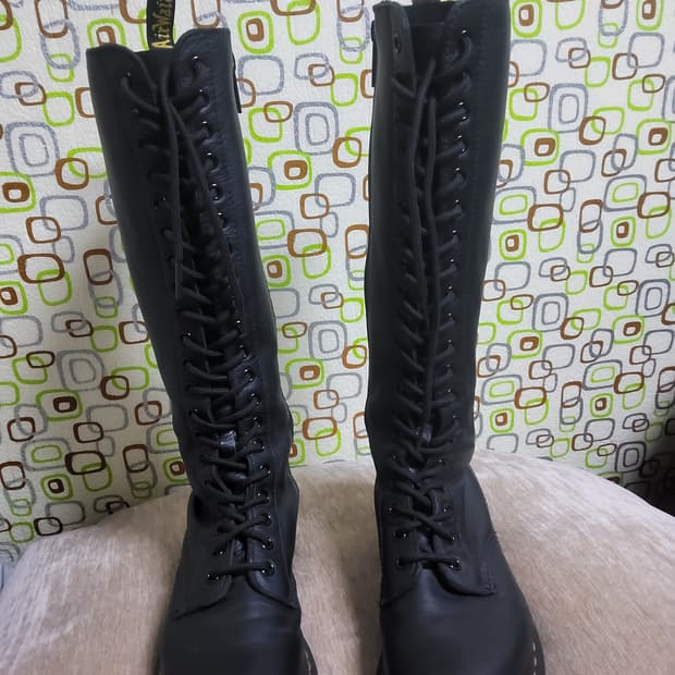 닥터마틴 1B60 모델 230사이즈 20홀