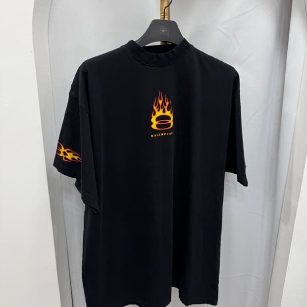 백화점판 발렌시아가 버닝 유니티 반팔 