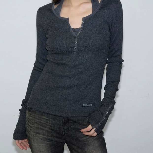 inegi 이네기 차콜 홀터넥 슬리브리스+버튼 롱슬리브 레이어드 세트