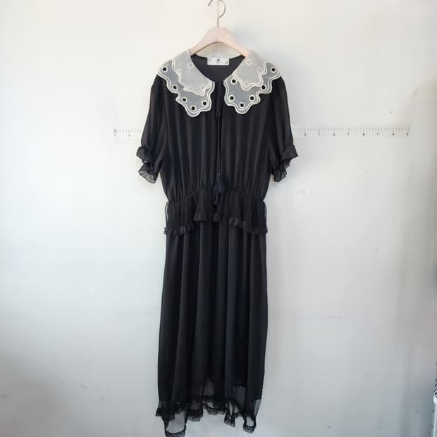 명품 샤링 블랙 레이스 카라 원피스