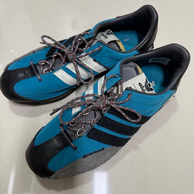 아디다스x송 포 더 뮤트 컨트리  OG 액티브 틸 코어 블랙 운동화 23