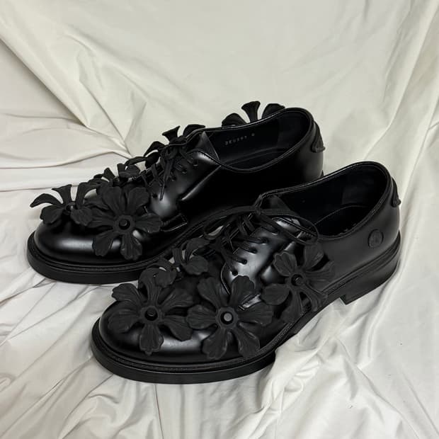 프라다 아플리케 플라워 레더 더비 슈즈