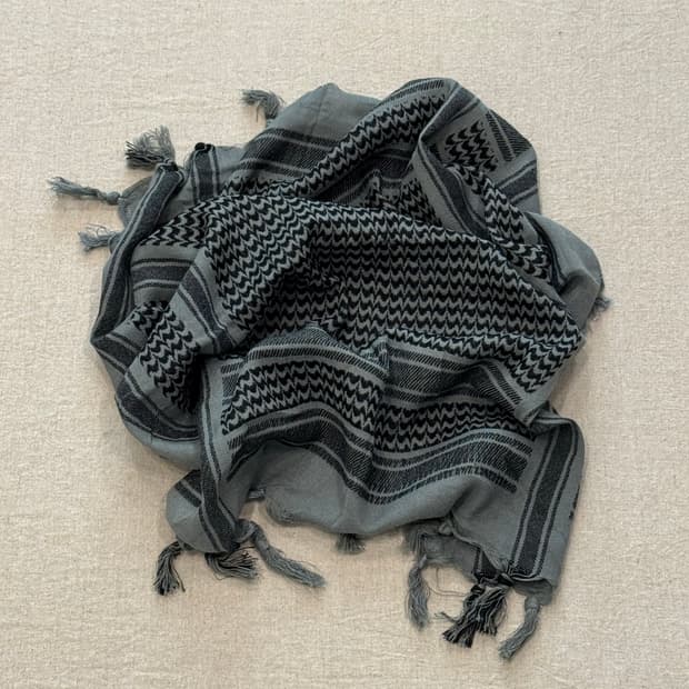 언더커버 웨이브 프린지 스카프