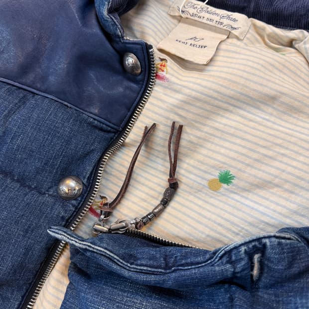 레미 릴리프 빔즈 별주 모델 인디고 소가죽 염색 다운 페더 데님 베스트