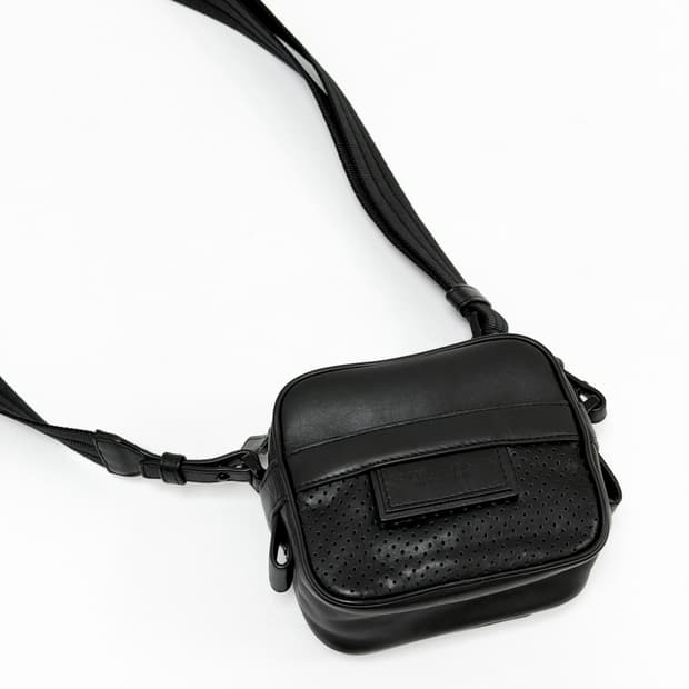 보테가베네타 퍼포레이티드 레더 미니 크로스백