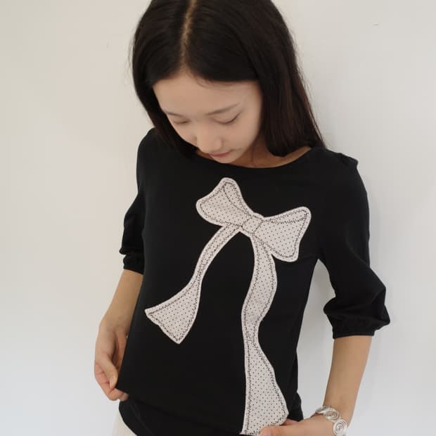 Dot Ribbon T-Shirt 