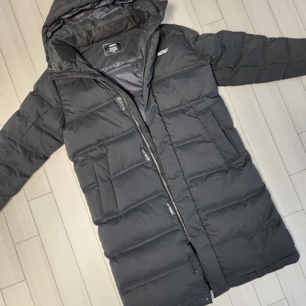 새상품급)르카프 블랙 롱패딩 사이즈M

오염 하자 없이 깨끗해요^^

세