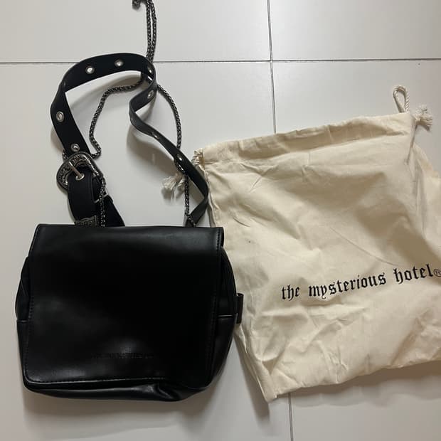 미스테리어스호텔 벨트백