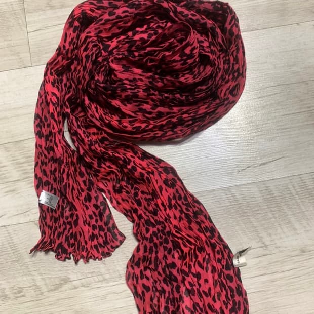생로랑 Red leopard Scarf
