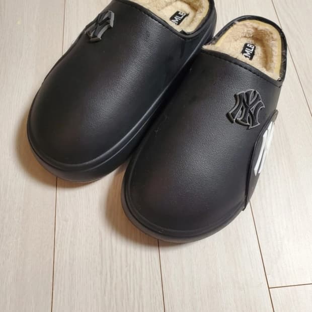 MLB 양키스 방한 털 슬리퍼 260 (새상품)

MLB 뉴욕 양키스 방