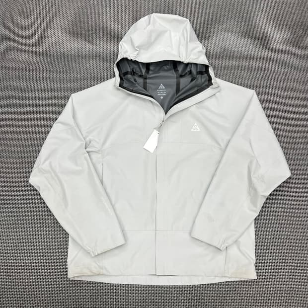 착샷O 나이키ACG 스톰핏 바람막이