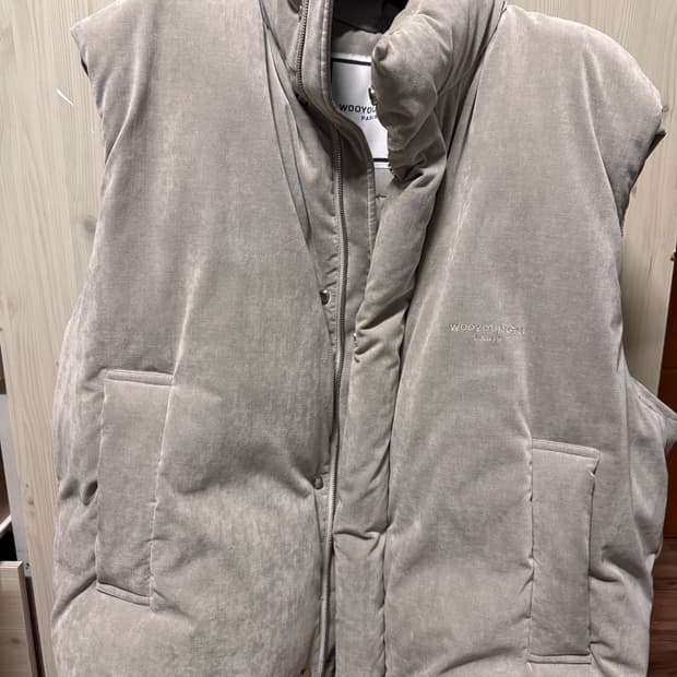 우영미 24fw 패딩베스트 48 팝니다