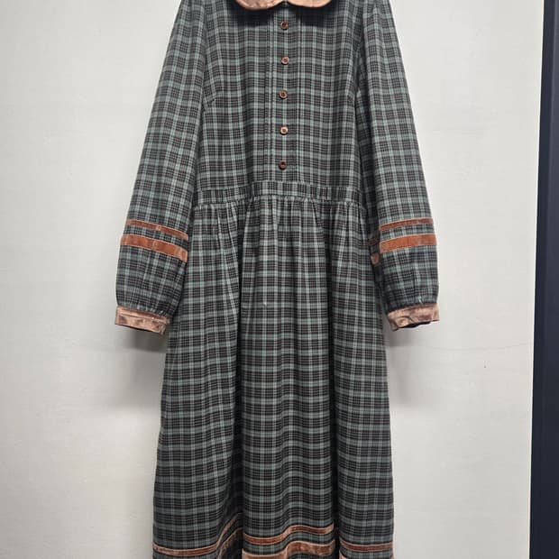 미미 부티크 Mimi Boutique 체크 롱 원피스 벨벳 카라 포인트