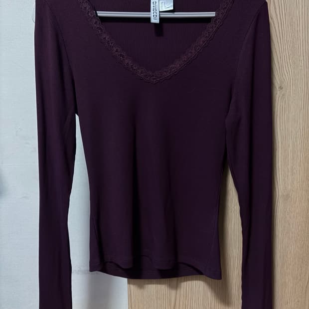 H&M DIVIDED 버건디 레이스 브이넥 긴팔 티셔츠 S 사이즈