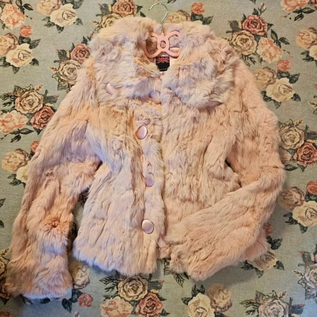 딸기우유 리얼 토끼털 갸루 퍼자켓