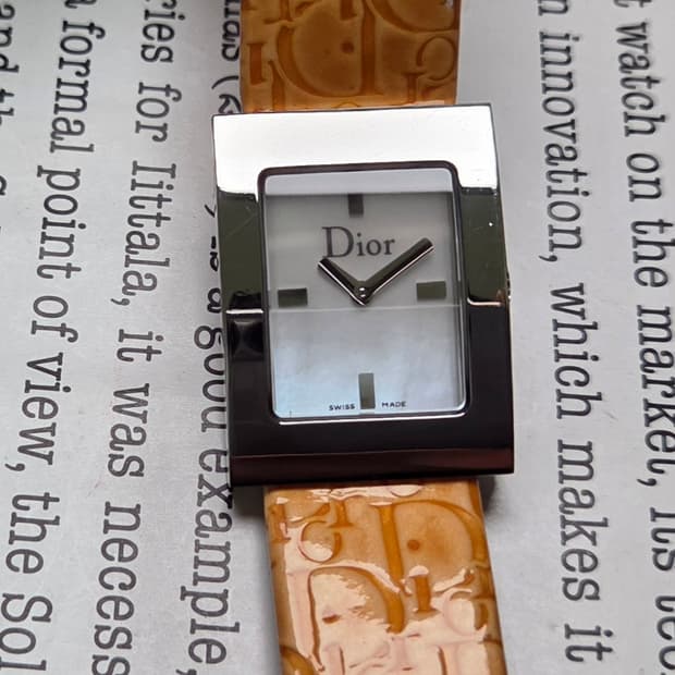 명품 크리스찬 디올 멜리스(마리스) 사각탱크 자개다이얼 쿼츠 여성용 