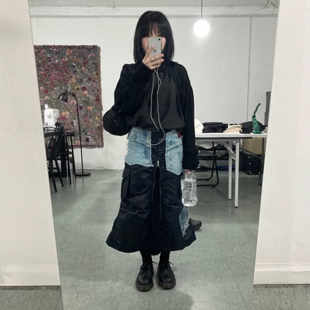 Andersson bell 네이비 코팅 미디 스커트