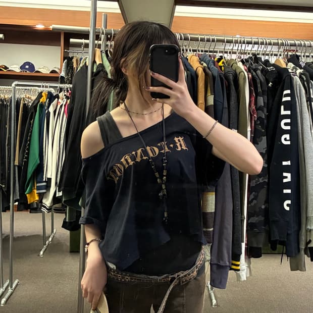 XS)Japanese vintage 여성 레터링 오프숄더 숏 슬리브